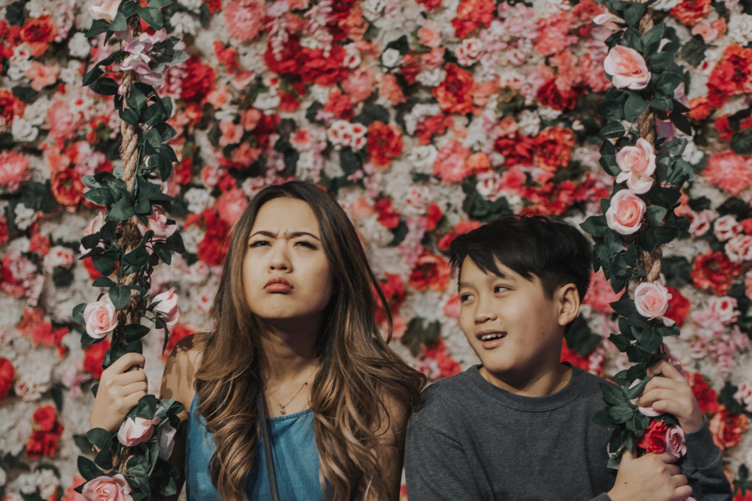 Arizona Pop-Up Photo experience with blogger, Demi Bang, in the flower room with her brother.