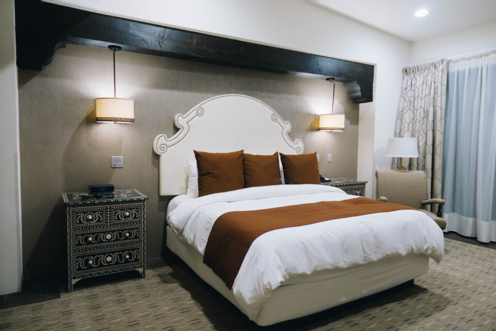 King size bed in Sedona Rouge, a perfect getaway to Sedona for the weekend.